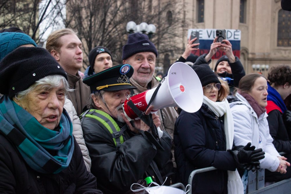 V Prahe sa na podporu prezidenta Pavla zišli desaťtisíce ľudí