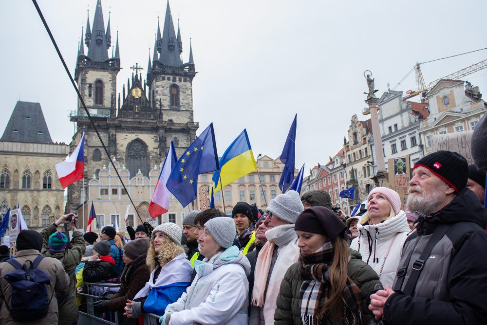 V Prahe sa na podporu prezidenta Pavla zišli desaťtisíce ľudí