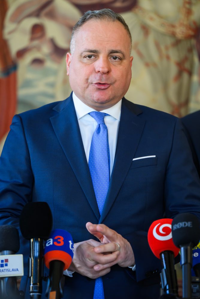 Voľby26: Primátor Bratislavy M. Vallo i šéf BSK J. Droba budú obhajovať posty