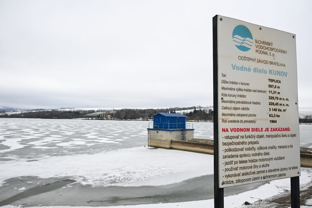 Zníženie hladiny vody vo vodnej nádrži Kunov