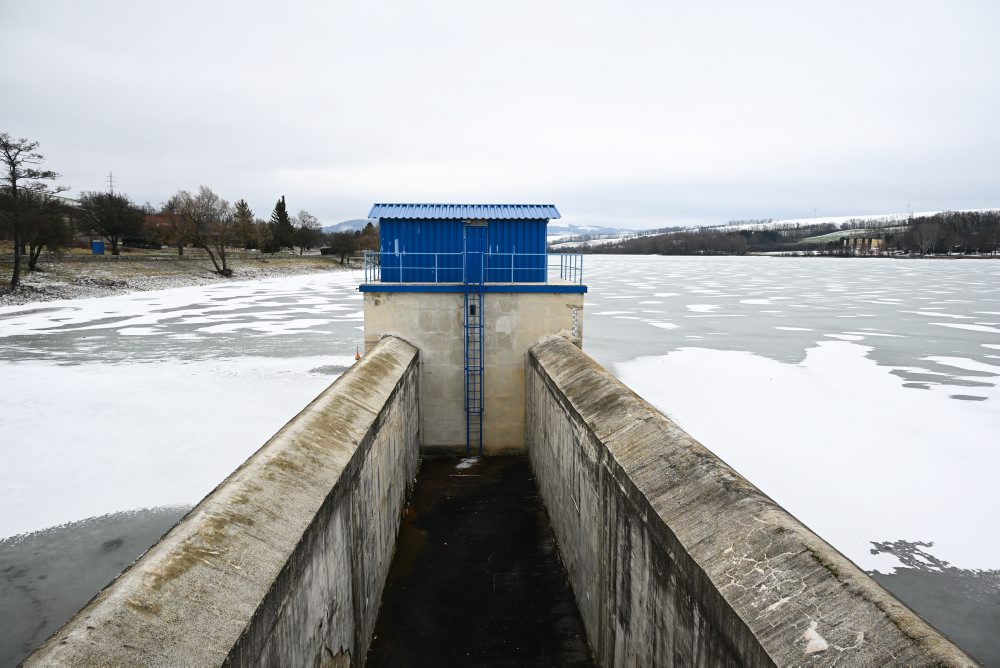 Zníženie hladiny vody vo vodnej nádrži Kunov