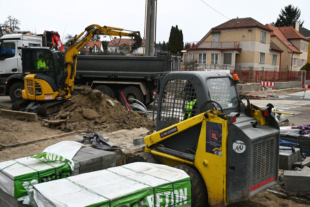 Realizácia projektu cyklotrasy a rekonštrukcie chodníka na ulici Korezskova v Skalici