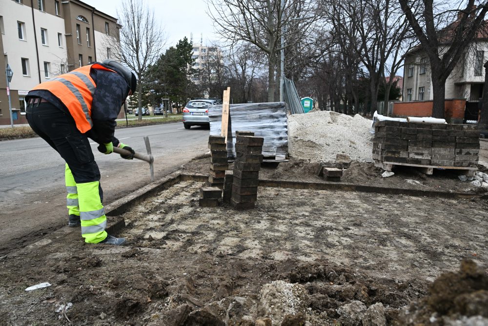Realizácia projektu cyklotrasy a rekonštrukcie chodníka na ulici Korezskova v Skalici