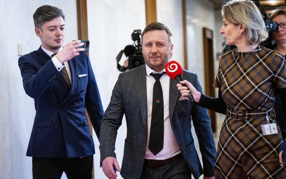 NRSR: Rozpravu k návrhom na odvolanie členov vlády predčasne ukončili