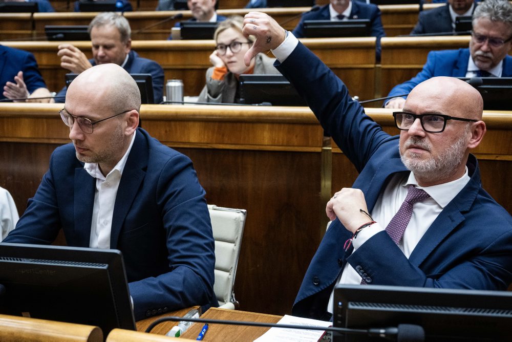 NRSR: Rozpravu k návrhom na odvolanie členov vlády predčasne ukončili