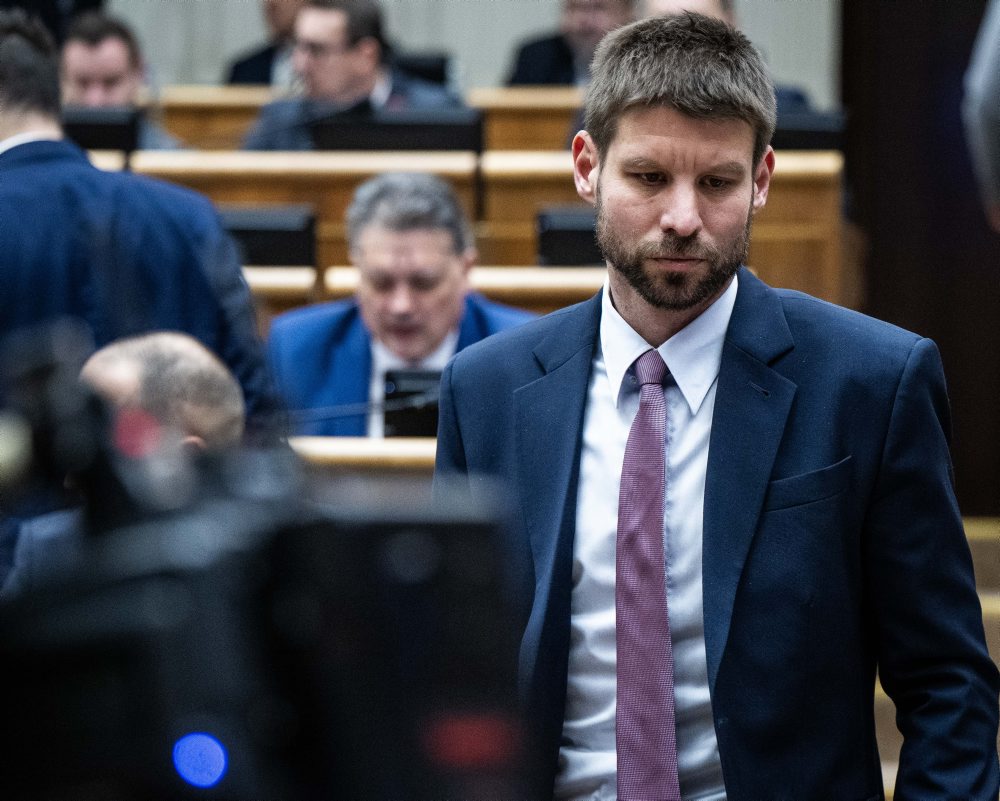 NRSR: Rozpravu k návrhom na odvolanie členov vlády predčasne ukončili