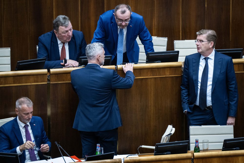 NRSR: Rozpravu k návrhom na odvolanie členov vlády predčasne ukončili