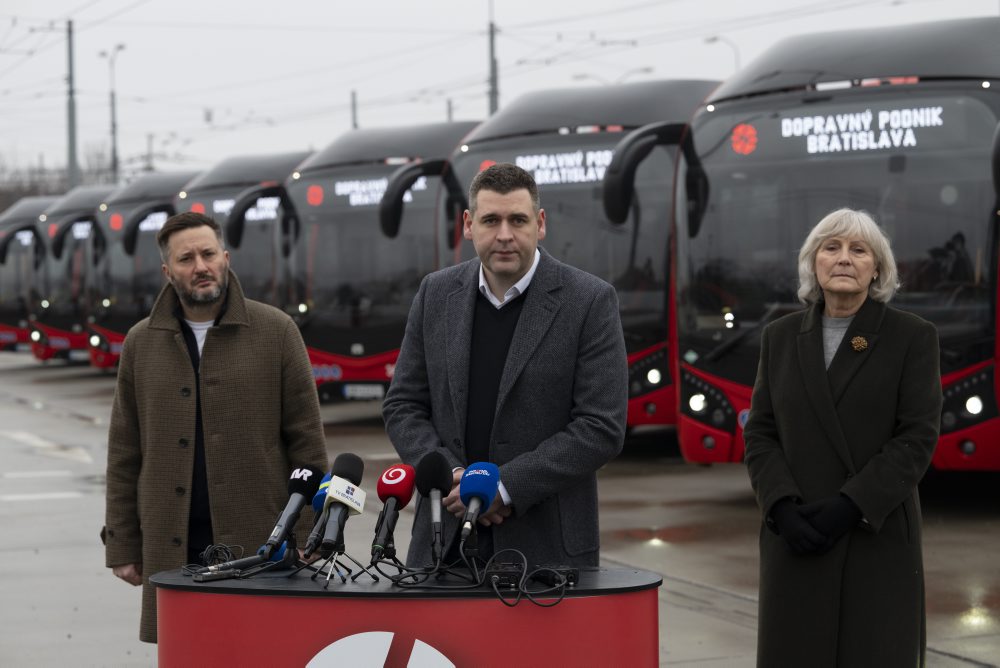 Primátor Bratislavy predstavil nové ekologické autobusy na stlačený zemný plyn