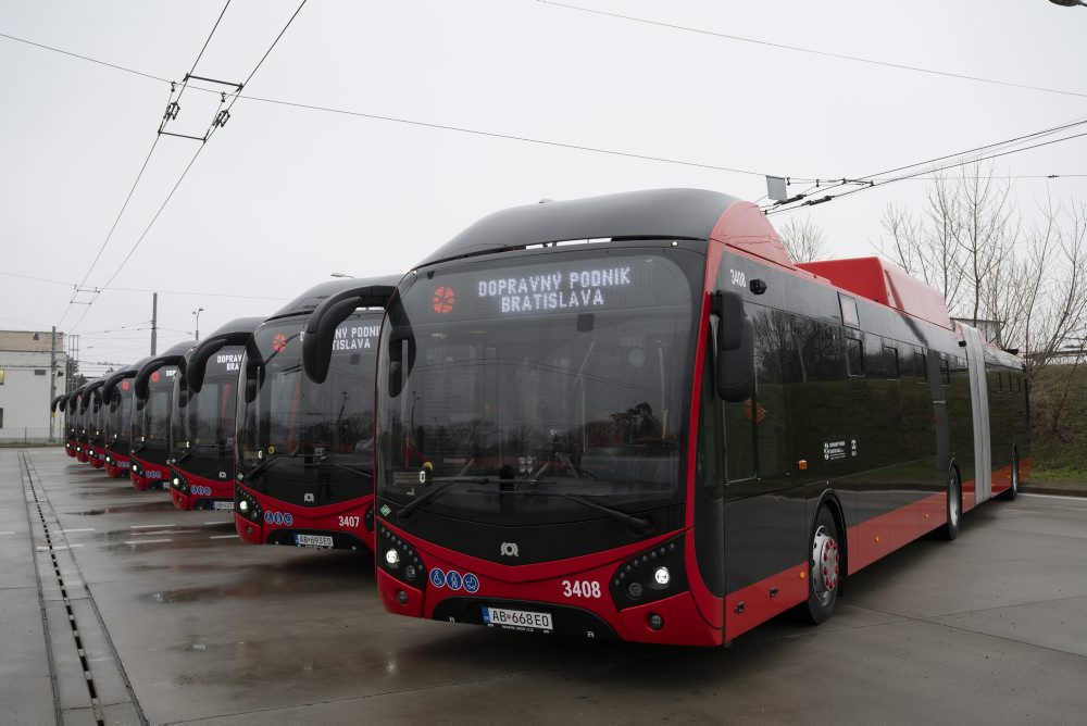 Primátor Bratislavy predstavil nové ekologické autobusy na stlačený zemný plyn