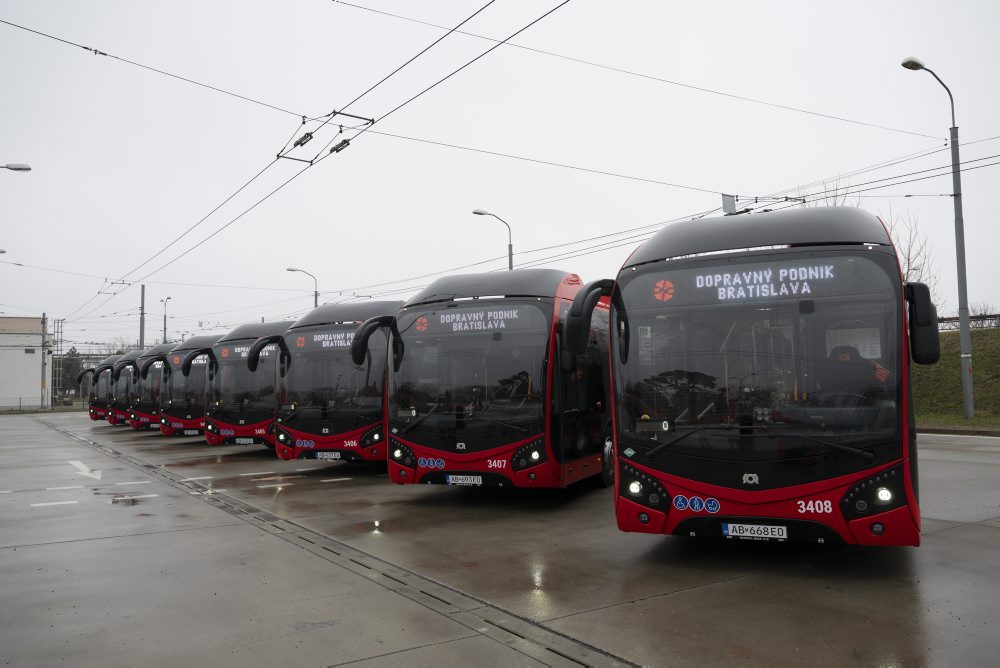 Primátor Bratislavy predstavil nové ekologické autobusy na stlačený zemný plyn