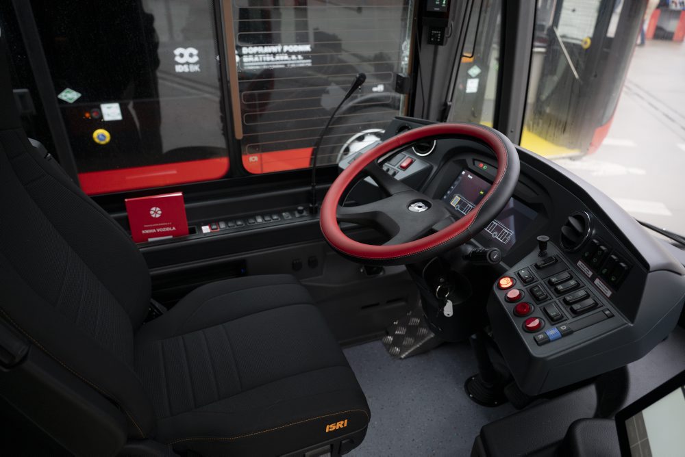 Primátor Bratislavy predstavil nové ekologické autobusy na stlačený zemný plyn