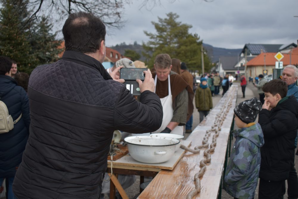 V Žiari nad Hronom vyrobili rekordnú hurku, merala viac než 100 metrov 