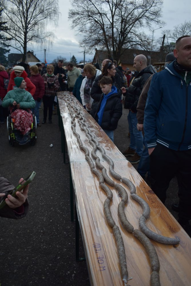 V Žiari nad Hronom vyrobili rekordnú hurku, merala viac než 100 metrov 