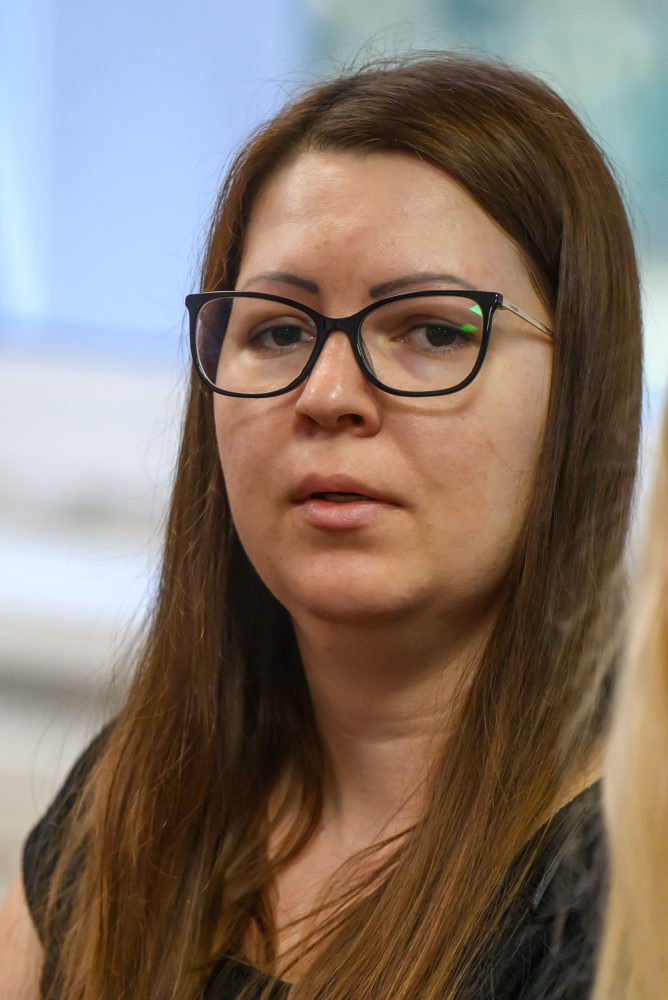 Pojednávanie v prípade obžalovanej nepočujúcej matky z vraždy dvoch detí v Ružinove 