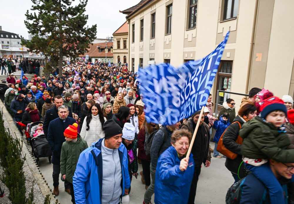 Otvárací ceremoniál Európskeho hlavného mesta kultúry Trenčín 2026 odštartoval fašiangovým sprievodom v uliciach Trenčína 