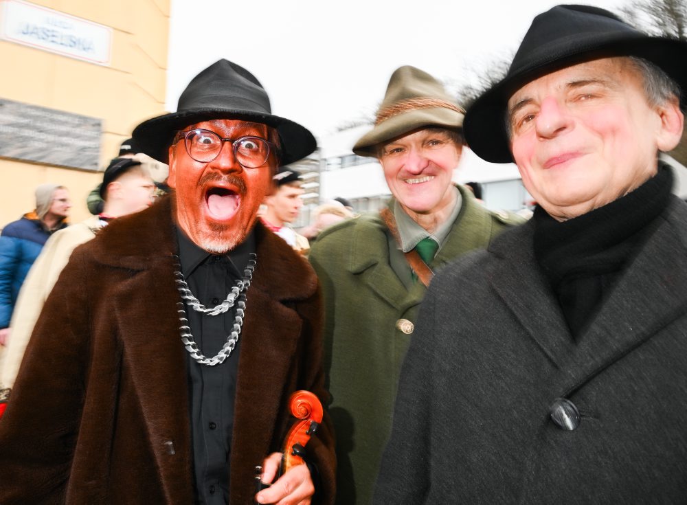 Otvárací ceremoniál Európskeho hlavného mesta kultúry Trenčín 2026 odštartoval fašiangovým sprievodom v uliciach Trenčína 