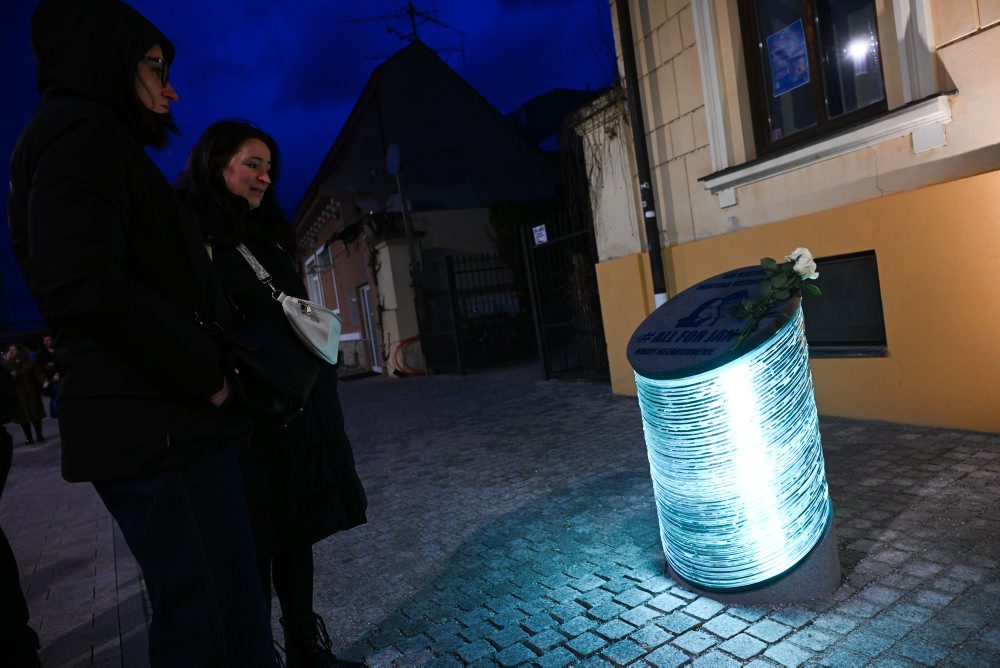 Pamätník venovaný Jánovi Kuciakovi a Martine Kušnírovej