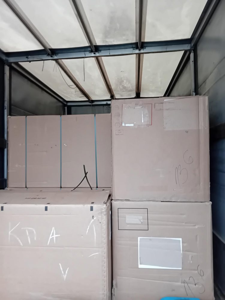 Hliadka colného úradu zadržala na diaľnici viac ako 2 tony nelegálneho tabaku