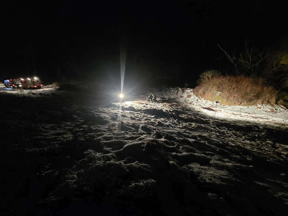 Nižný Hrabovec: Na odkalisku zistili únik látok, hasiči spevňujú hrádzu