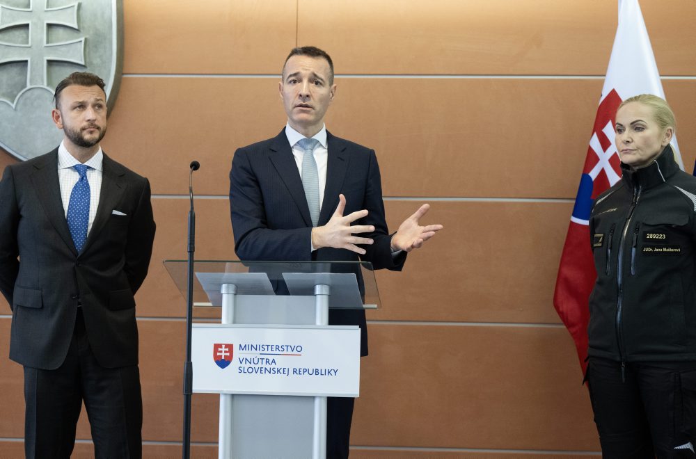 Polícia prijala opatrenia pre údajné hrozby voči školám v Bratislave