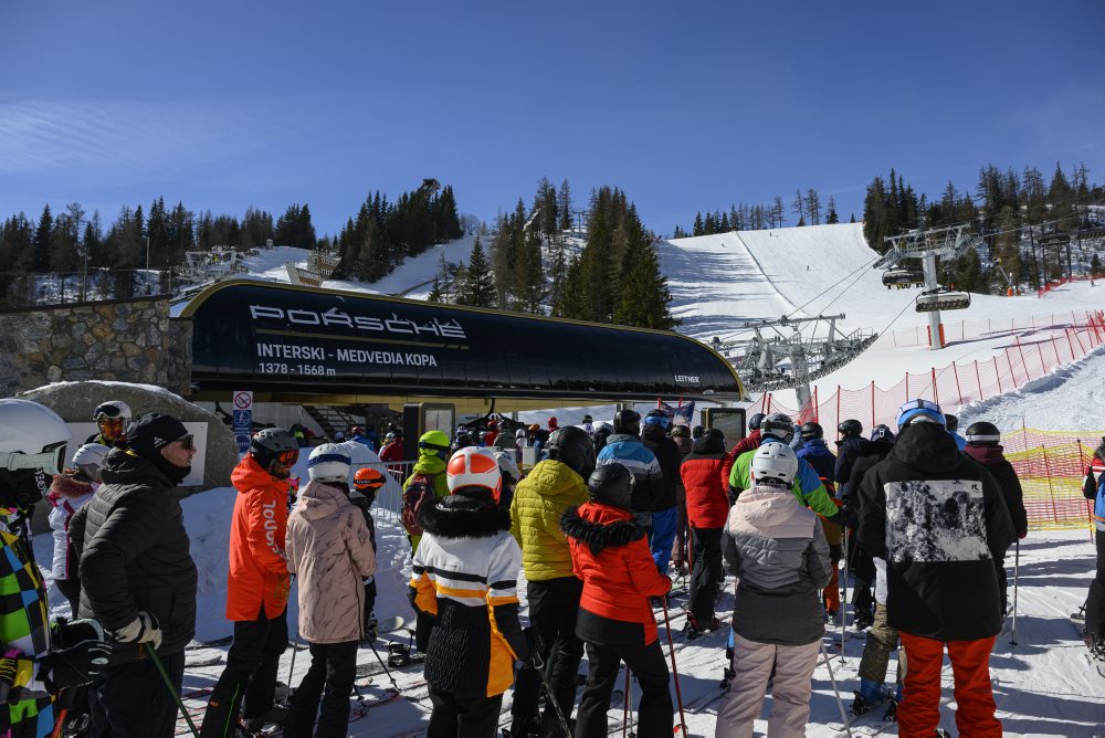 Lyžiari vo Vysokých Tatrách