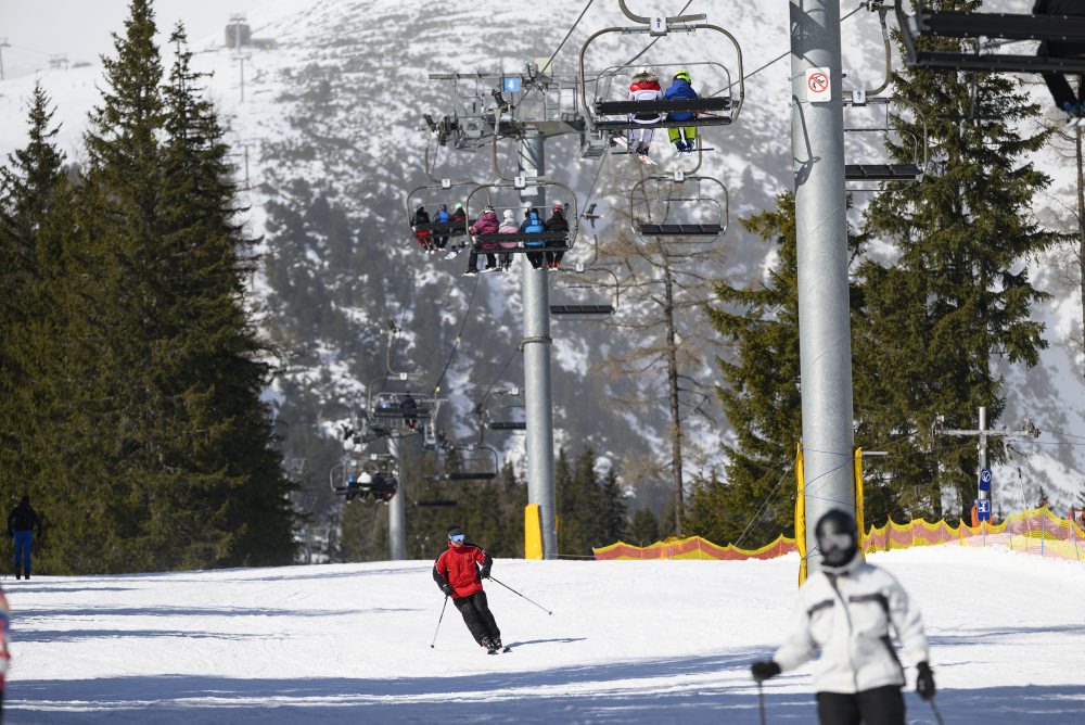 Lyžiari vo Vysokých Tatrách