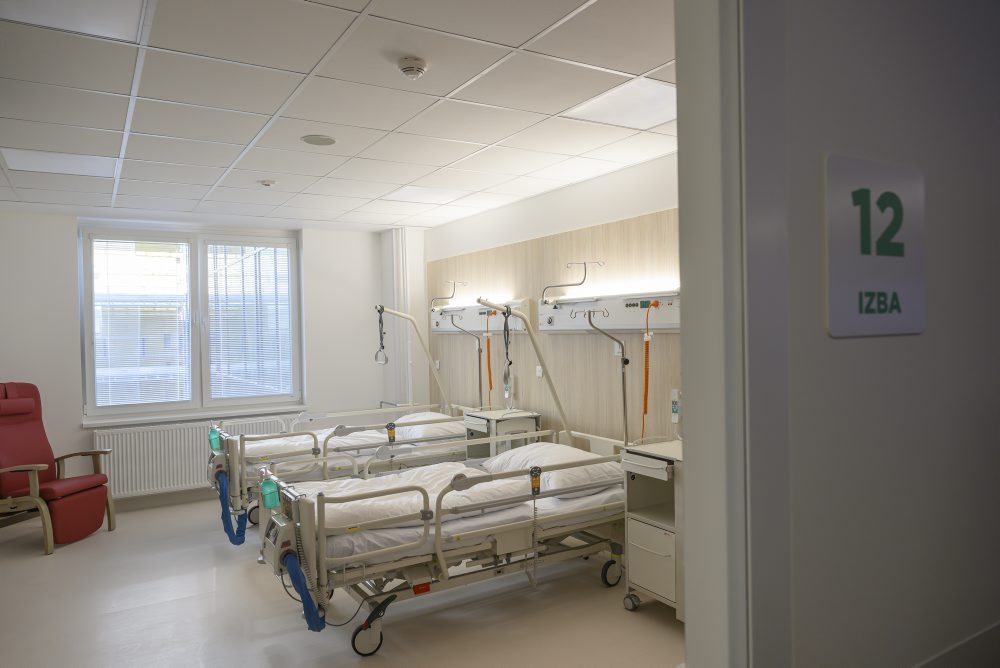 Otvorenie zrekonštruovaného chirurgického oddelenia a predstavenie hrubej stavby nového nemocničného pavilónu za účasti predsedu vlády SR Roberta Fica, ministra zdravotníctva SR Kamila Šaška, generálneho riaditeľa siete Penta Hospitals Slove