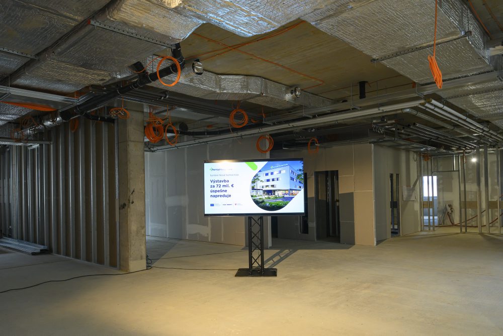 Otvorenie zrekonštruovaného chirurgického oddelenia a predstavenie hrubej stavby nového nemocničného pavilónu za účasti predsedu vlády SR Roberta Fica, ministra zdravotníctva SR Kamila Šaška, generálneho riaditeľa siete Penta Hospitals Slove