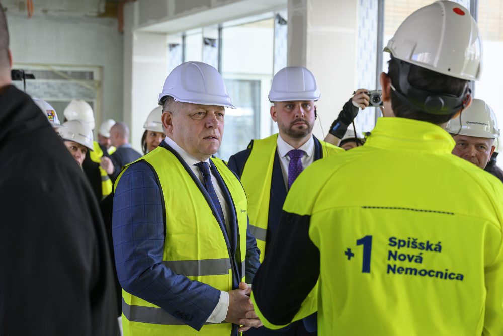 Otvorenie zrekonštruovaného chirurgického oddelenia a predstavenie hrubej stavby nového nemocničného pavilónu za účasti predsedu vlády SR Roberta Fica, ministra zdravotníctva SR Kamila Šaška, generálneho riaditeľa siete Penta Hospitals Slove