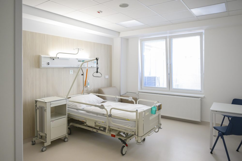 Otvorenie zrekonštruovaného chirurgického oddelenia a predstavenie hrubej stavby nového nemocničného pavilónu za účasti predsedu vlády SR Roberta Fica, ministra zdravotníctva SR Kamila Šaška, generálneho riaditeľa siete Penta Hospitals Slove