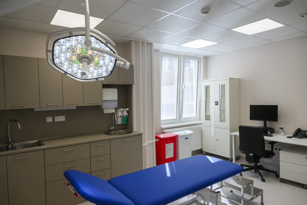 Otvorenie zrekonštruovaného chirurgického oddelenia a predstavenie hrubej stavby nového nemocničného pavilónu za účasti predsedu vlády SR Roberta Fica, ministra zdravotníctva SR Kamila Šaška, generálneho riaditeľa siete Penta Hospitals Slove