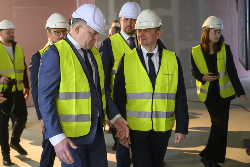 Otvorenie zrekonštruovaného chirurgického oddelenia a predstavenie hrubej stavby nového nemocničného pavilónu za účasti predsedu vlády SR Roberta Fica, ministra zdravotníctva SR Kamila Šaška, generálneho riaditeľa siete Penta Hospitals Slove
