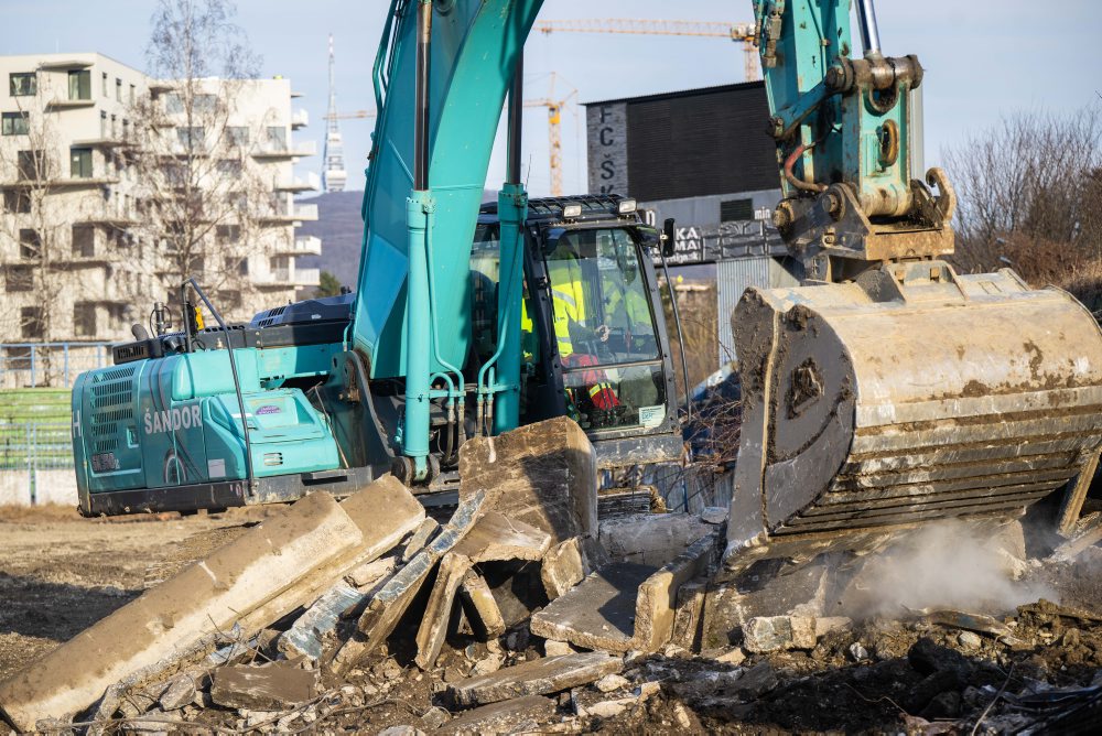 1. etapa prác na obnove štadióna Športového centra polície v bratislavskej mestskej časti Dúbravka