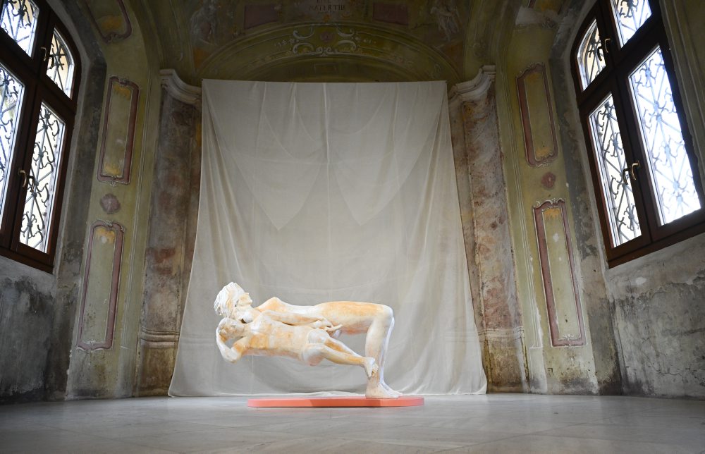 Autorská výstava sochára Miroslava Trubača Mäkké jadro v Senici