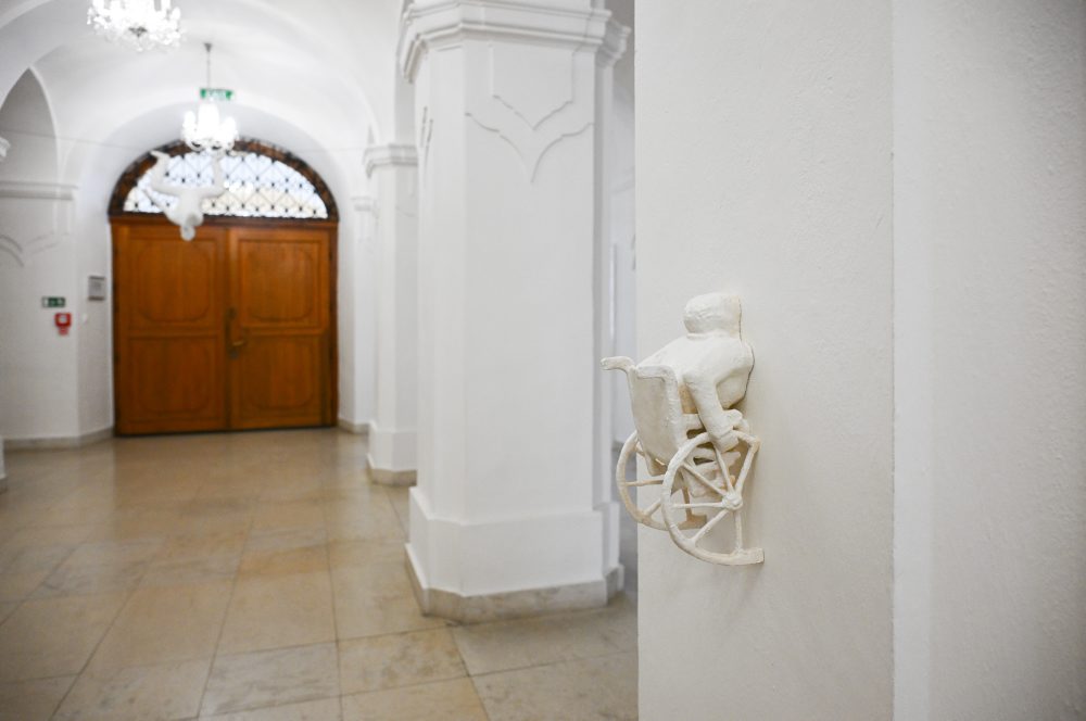 Autorská výstava sochára Miroslava Trubača Mäkké jadro v Senici