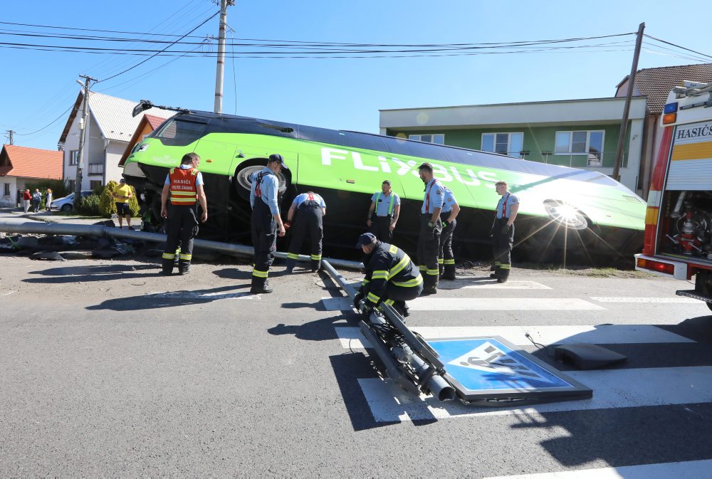 Nehoda autobusu v obci Dobrá Niva v okrese Zvolen