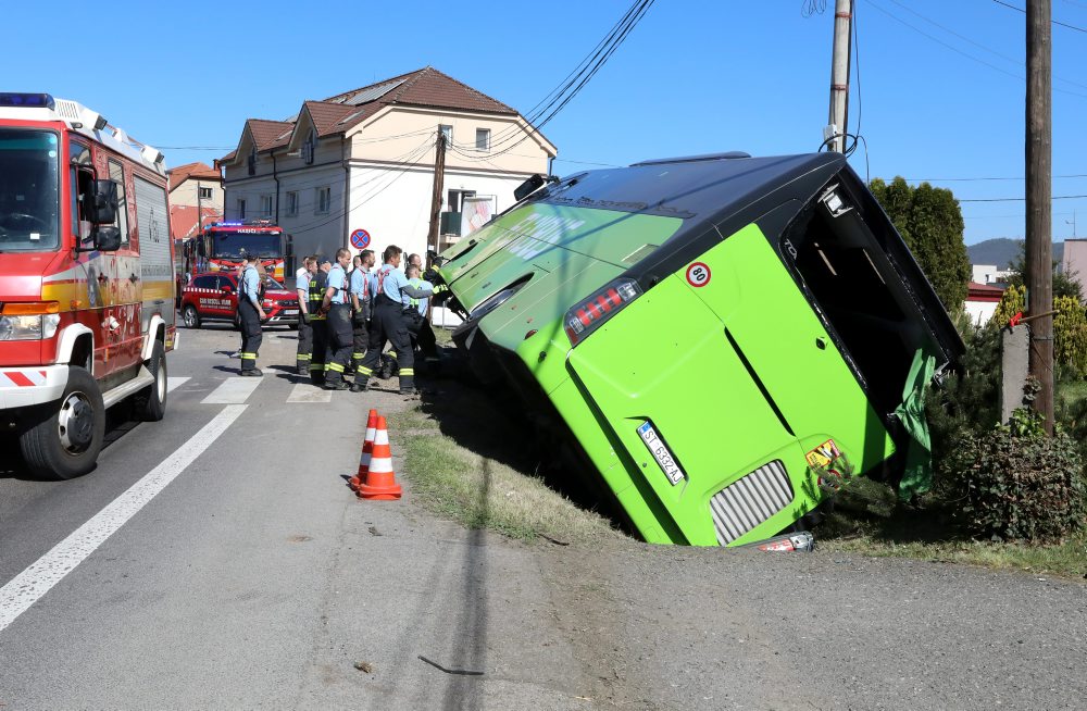 Nehoda autobusu v obci Dobrá Niva v okrese Zvolen