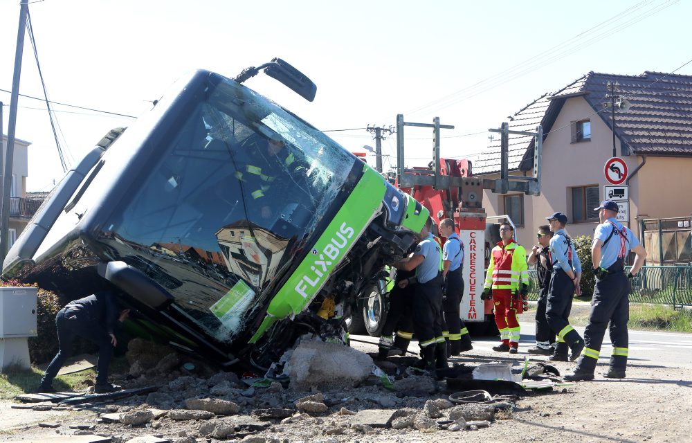 Nehoda autobusu v obci Dobrá Niva v okrese Zvolen