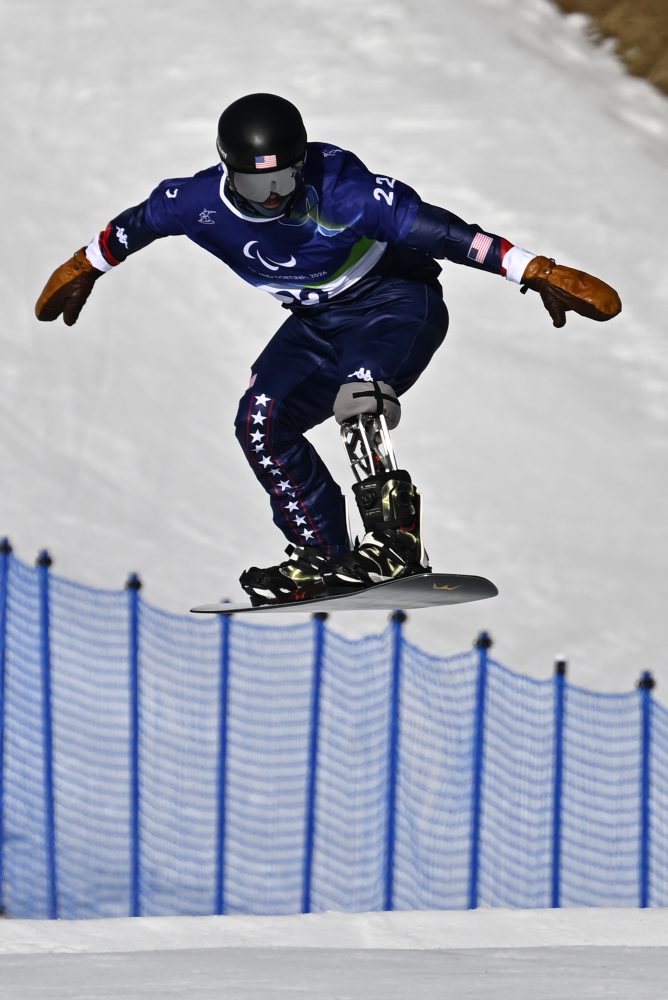 Tréning v parasnoubordingu na XIV. zimných paralympijskách hrách v Cortine d'Ampezzo