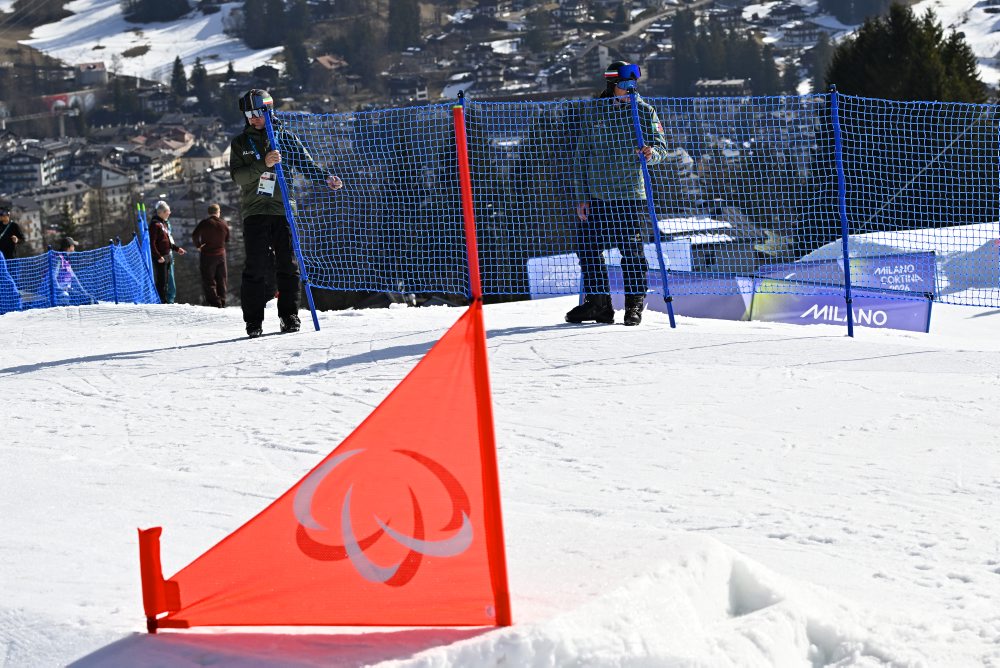 Tréning v parasnoubordingu na XIV. zimných paralympijskách hrách v Cortine d'Ampezzo
