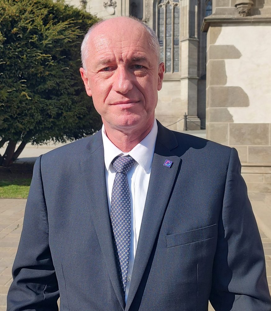 VoľbyVÚC26: Za Demokratov sa bude uchádzať o post predsedu KSK Karel Hirman