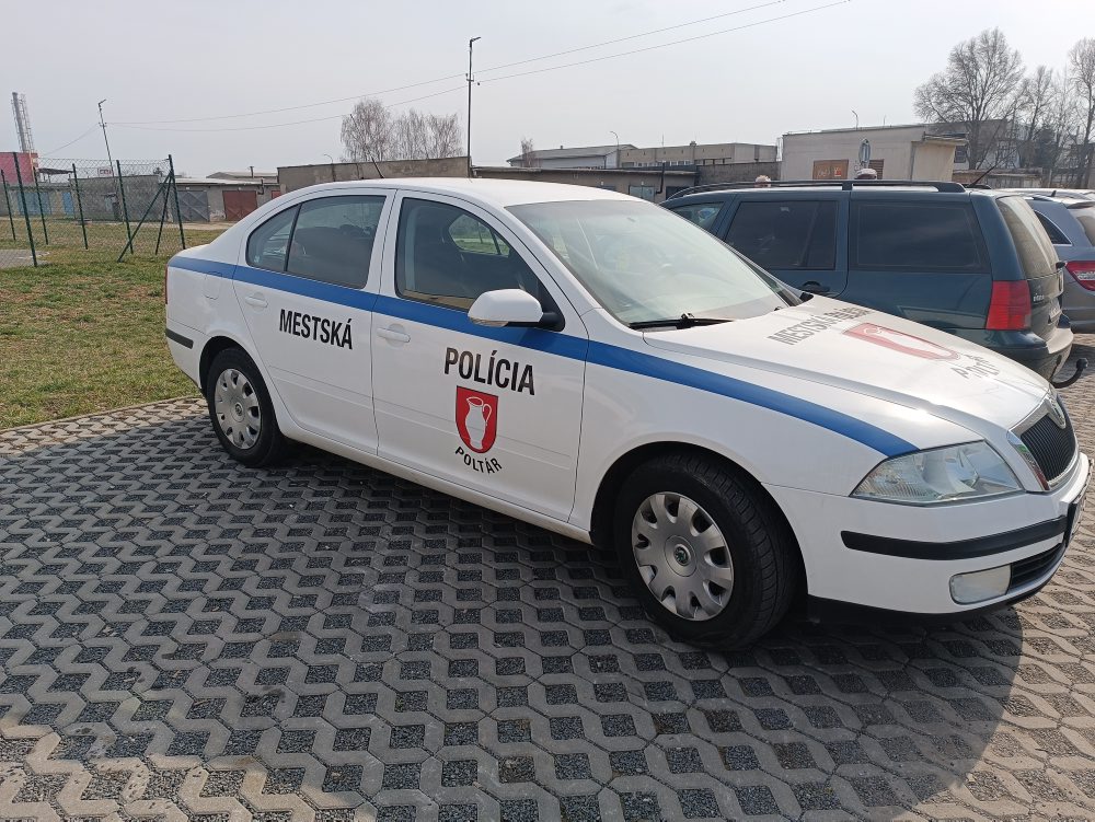 Poltár: Mestská polícia funguje takmer rok, najviac ju zamestnáva parkovanie