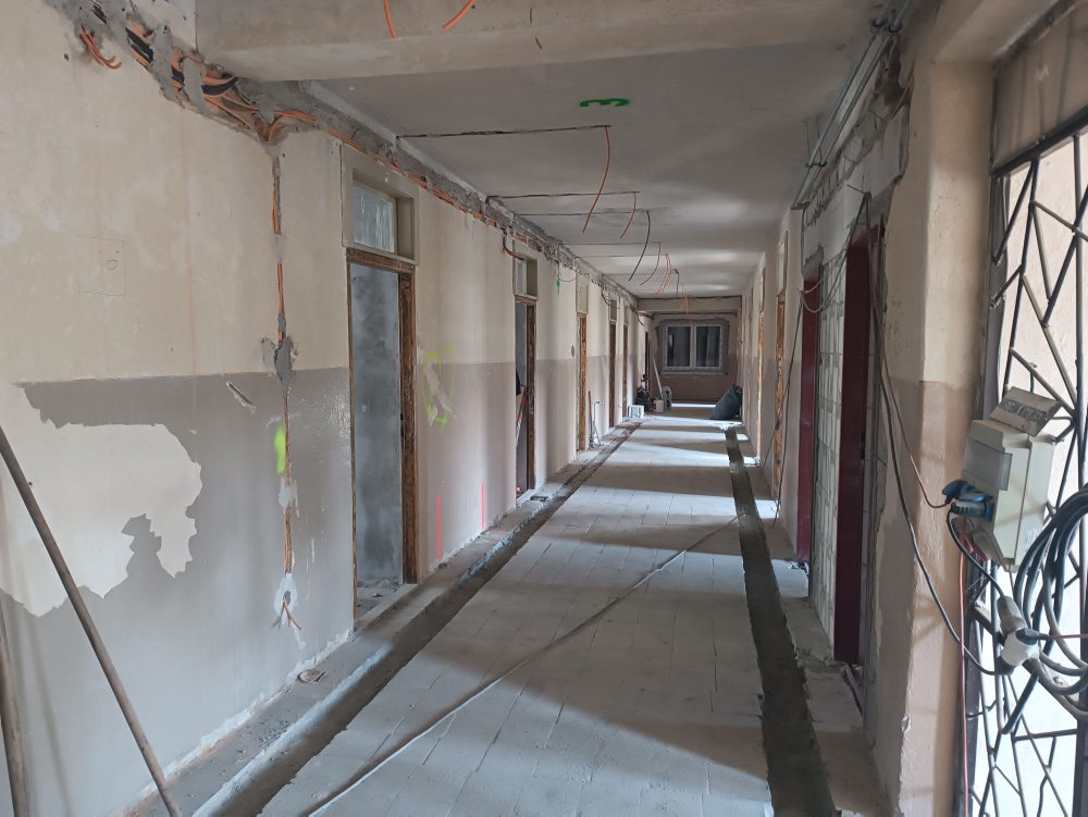 Vzdelávacie prostredie pre oblasť sklárstva v Poltári plánujú ukončiť v júni