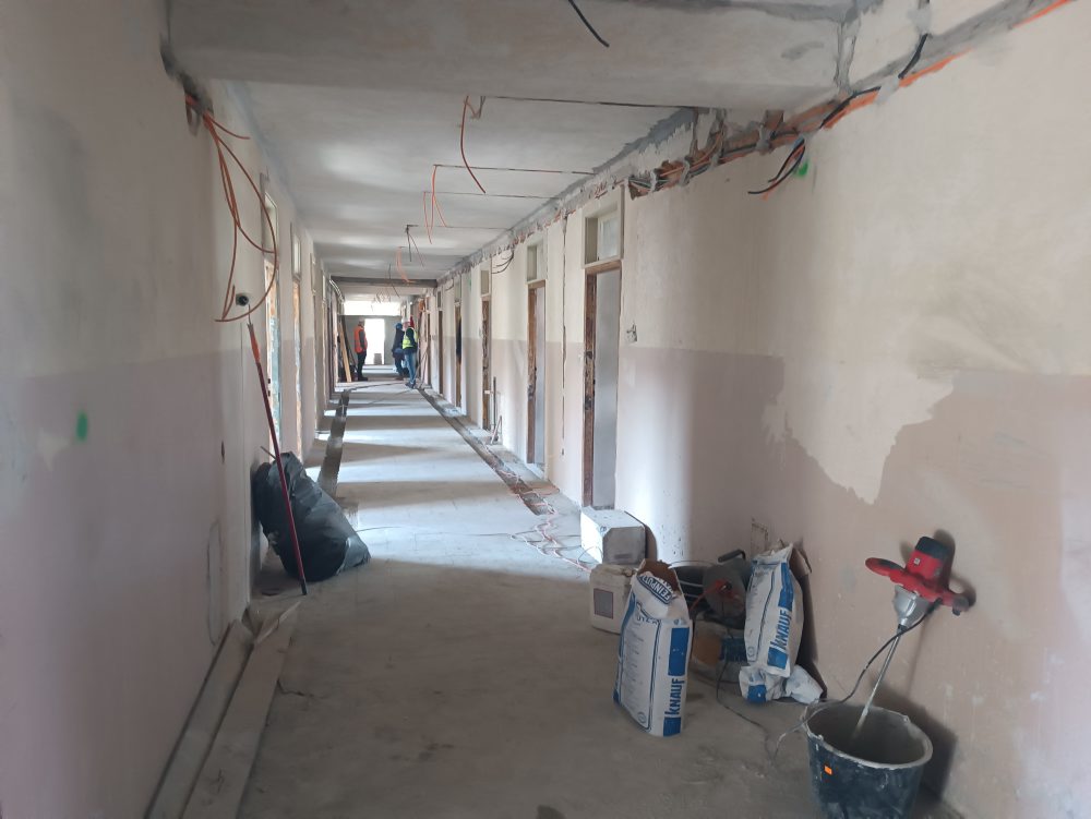 Vzdelávacie prostredie pre oblasť sklárstva v Poltári plánujú ukončiť v júni