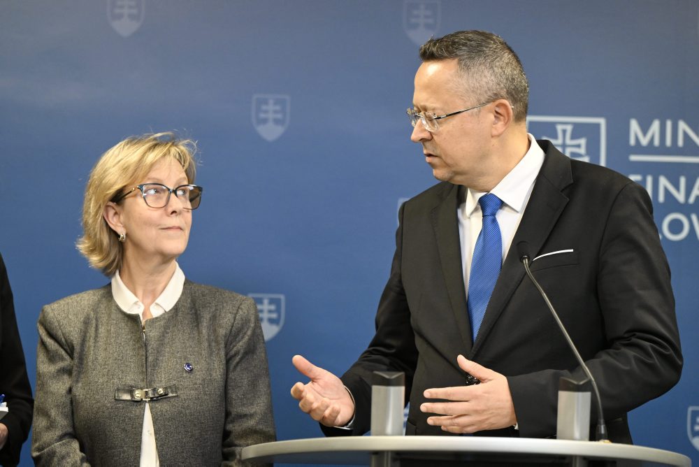 Stretnutie ministra financií Kamenického s eurokomisárkou pre finančné služby a úniu úspor a investícií 