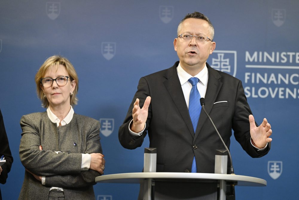 Stretnutie ministra financií Kamenického s eurokomisárkou pre finančné služby a úniu úspor a investícií 