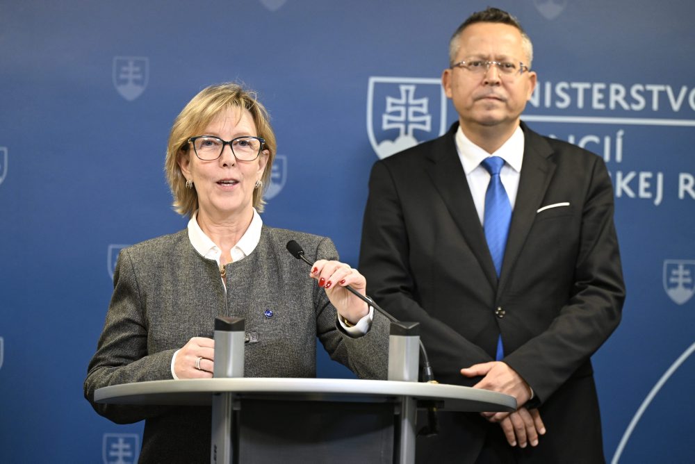 Stretnutie ministra financií Kamenického s eurokomisárkou pre finančné služby a úniu úspor a investícií 