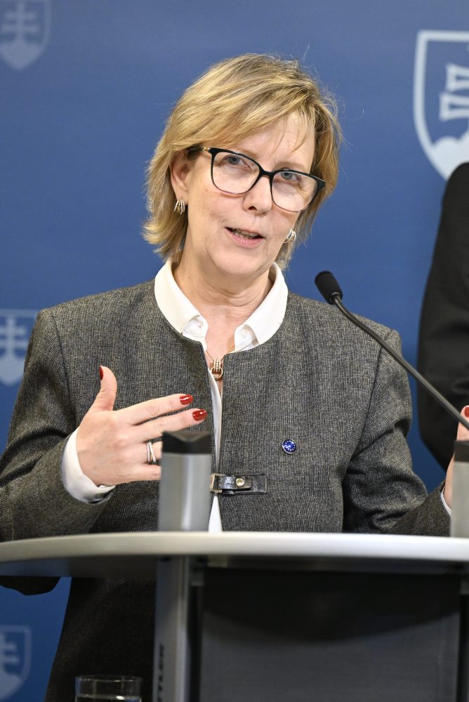 Stretnutie ministra financií Kamenického s eurokomisárkou pre finančné služby a úniu úspor a investícií 