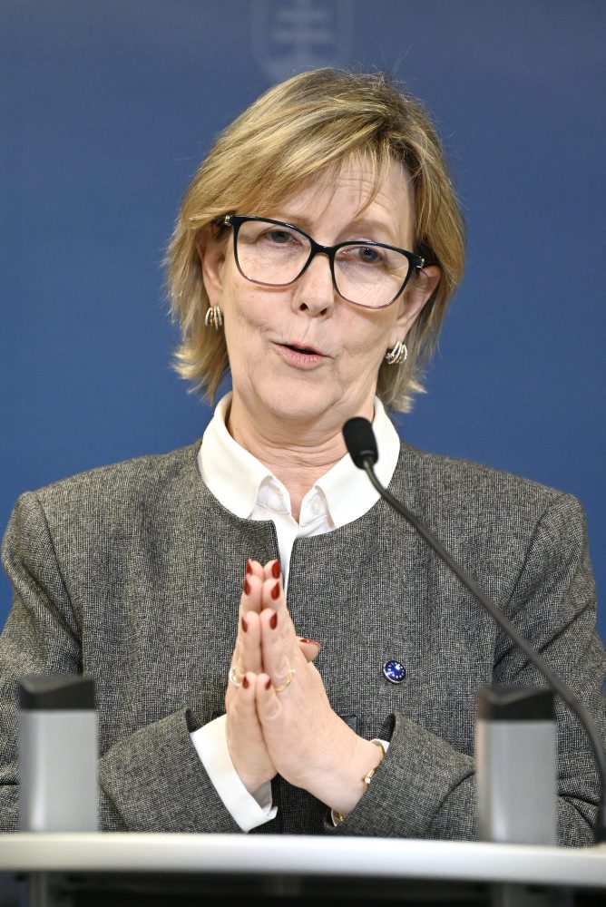 Stretnutie ministra financií Kamenického s eurokomisárkou pre finančné služby a úniu úspor a investícií 