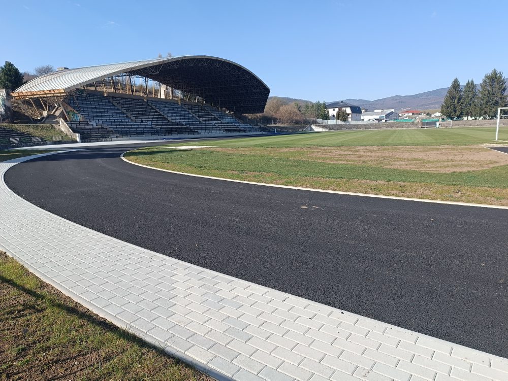 Detva čaká na dokončovacie práce na futbalovom a atletickom štadióne